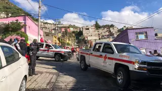 Rescatistas continúan en las labores de búsqueda y remoción de escombros en la zona afectada por el deslave del cerro del Chiquihuite.