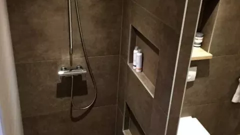 34 ideas para remodelar tu ba&ntilde;o: desde opciones modernas, hasta las m&aacute;s r&uacute;sticas