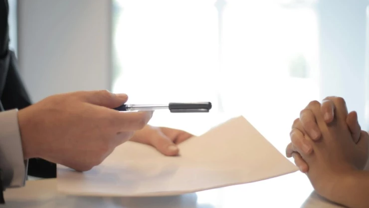 Me puede reportar el SAT por un adeudo al Buró de Crédito