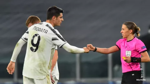 Álvaro Morata y Stephanie Frappart