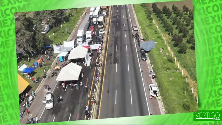 Bloqueo autopista México-Puebla.