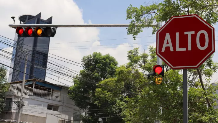 Semáforo en rojo en Jalisco