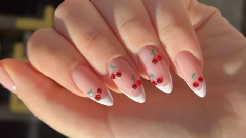 diseño de uñas cereza aesthetic.jpg