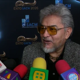 Fato es reconocido con el galardón “El Gran Maestro” por sus 50 años de carrera.jpg