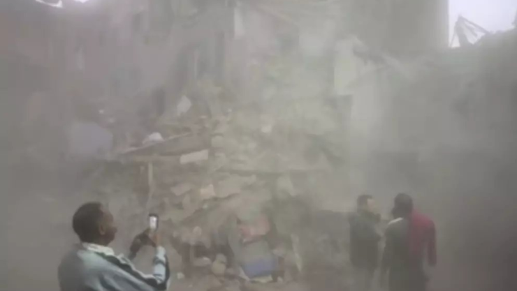 Edificio se desploma en zona poblada de Egipto.png