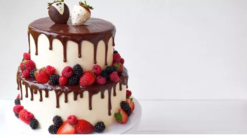 49 ideas de pastel de bodas que puedes tomar como inspiración: desde sencillos hasta muy elaborados.