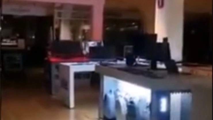 bocinas alexa rezan en la madrugada tienda departamental