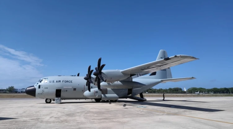 Así es Hércules, el avión cazahuracanes que llegó a México