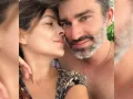 Grettell Valdez da un besito a su pareja..jpg