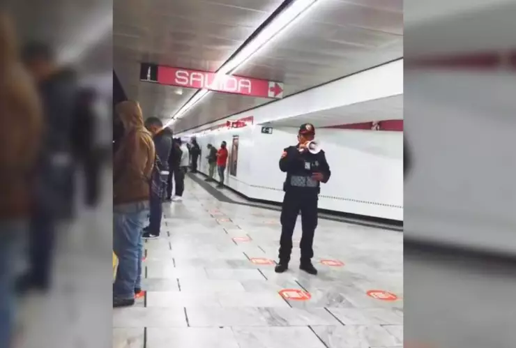 Policía anima a usurios del Metro CDMX y se vuelve viral