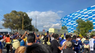 Llegada del camión del Club América al dos veces mundialista Estadio Cuauhtémoc