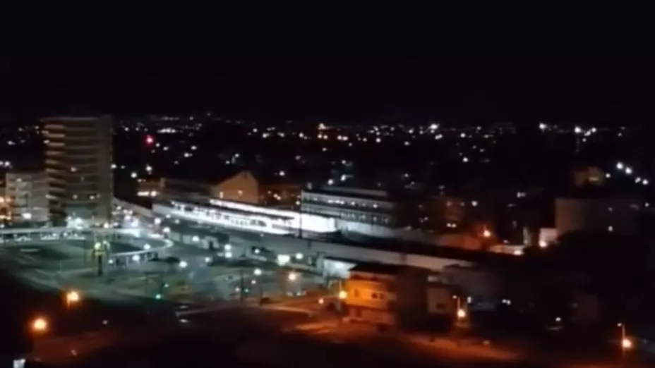 Japón enfrenta un fuerte terremoto de magnitud 7.6 y alerta de tsunami