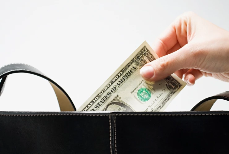 Este es el límite de dinero con el que puedes viajar a Estados Unidos en 2025