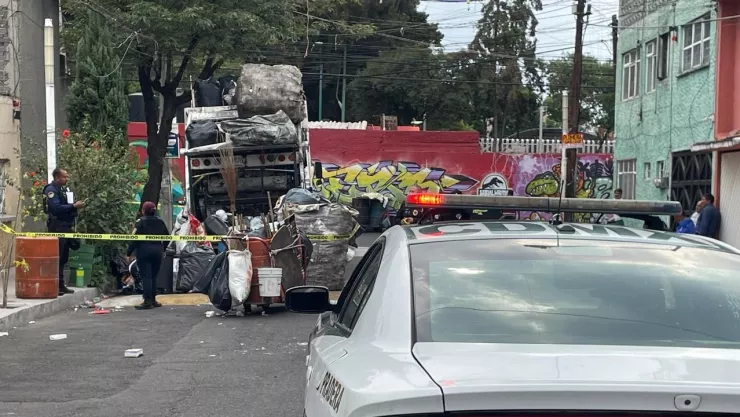 Trabajador de limpia muere al caer de camión de basura en alcaldía Iztacalco
