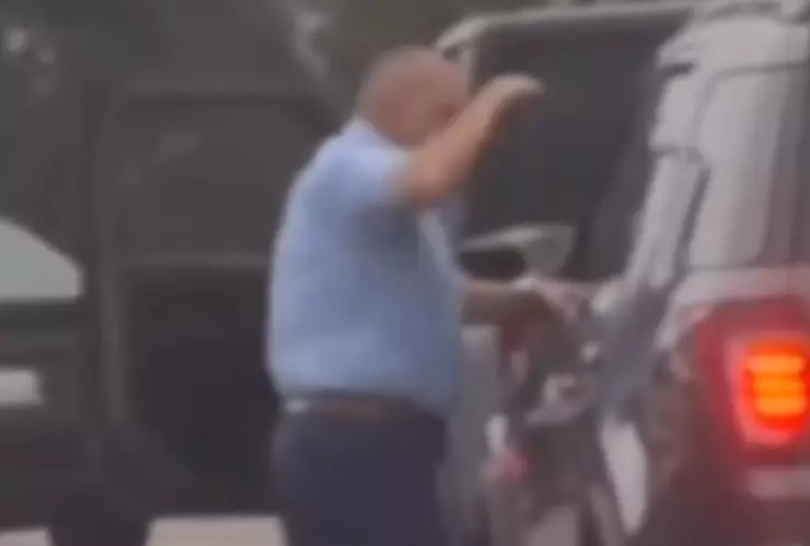 Video: Conductores se agarran a golpes en la garita El Chaparral