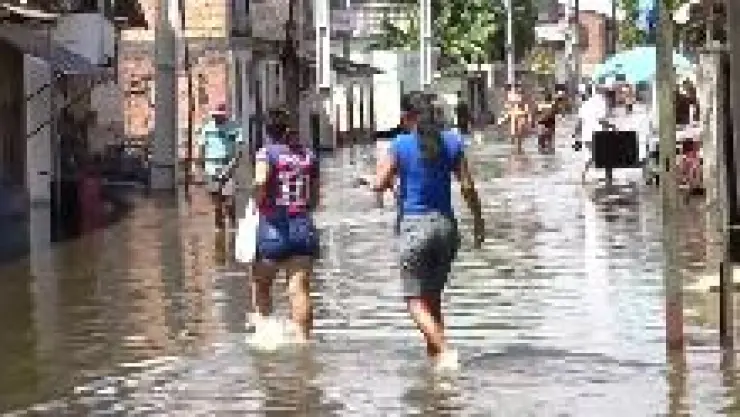 Manaos, Brasil registró inundación histórica, la mayor en 100 años.