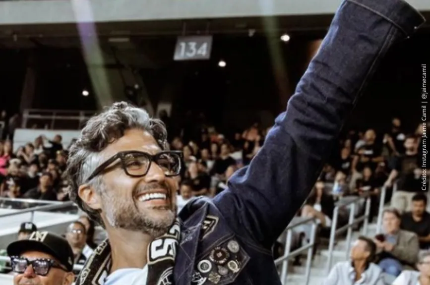 Jaime Camil feliz con su gente..jpg