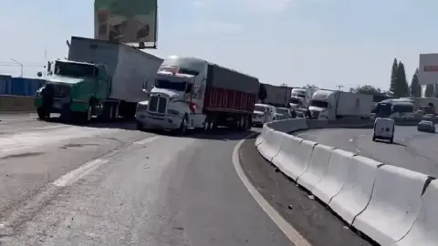 vuelca camión en la León-Silao