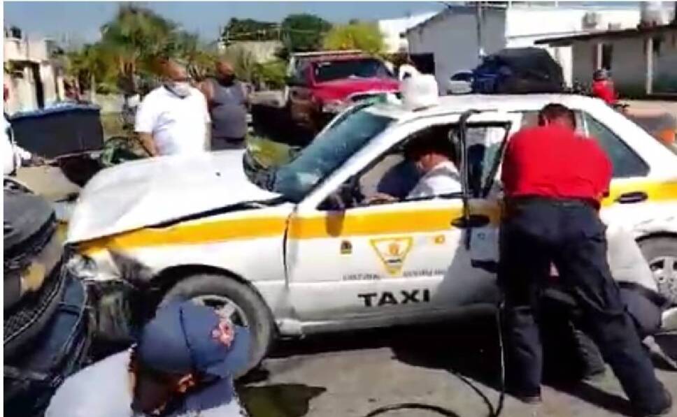 SALVAN LA VIDA DE TAXISTA EN CHETUMAL