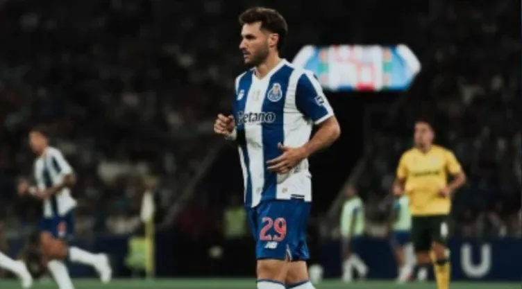 santiago-gimenez-nueva-posicion-porto-criticas.jpg