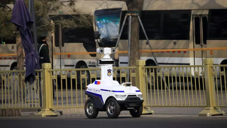 robot patrulla calles.jpg