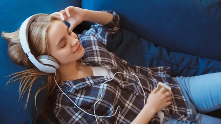 Estudio de Harvard revela música que te hace feliz