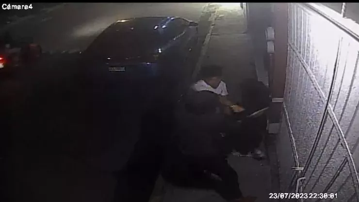 ¡Sin miedo al éxito! Joven pelea con asaltante en Ecatepec para defender a su novia