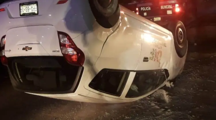 vuelca carro dif atropello perros.jpg