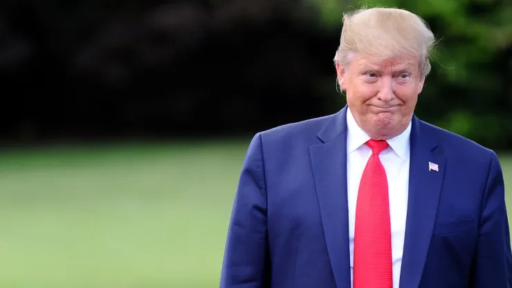 La decisión de los magistrados de descongelar los recursos permite a Trump avanzar en uno de sus principales compromisos de su campaña en 2016 mientras busca la reelección. Imagen: Reuters