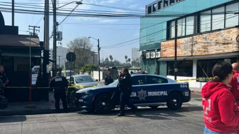 Disparan a una mujer y un hombre en puesto de mariscos en Tijuana.jpg