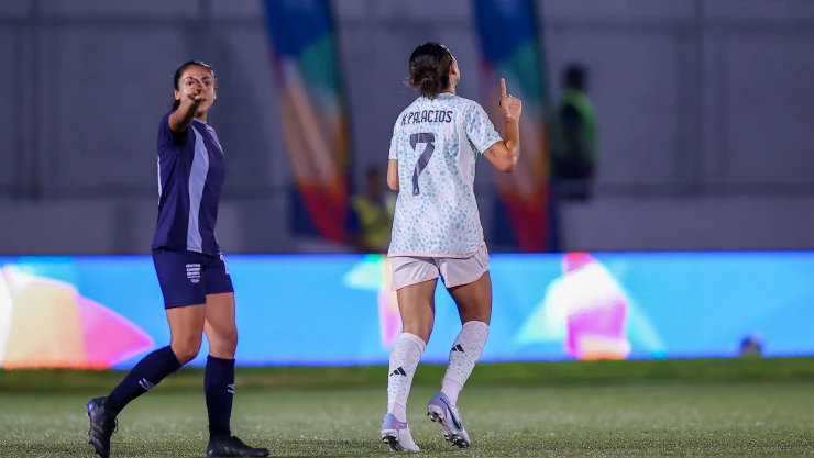 Kiana Palacios festeja gol con México.jpeg