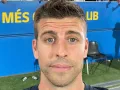 Pique selfie con la afición.jpg