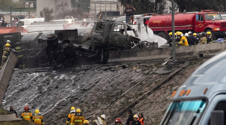 pipa_calcinada_puente_la_concordia_iztapalapa_explosión_bomberos