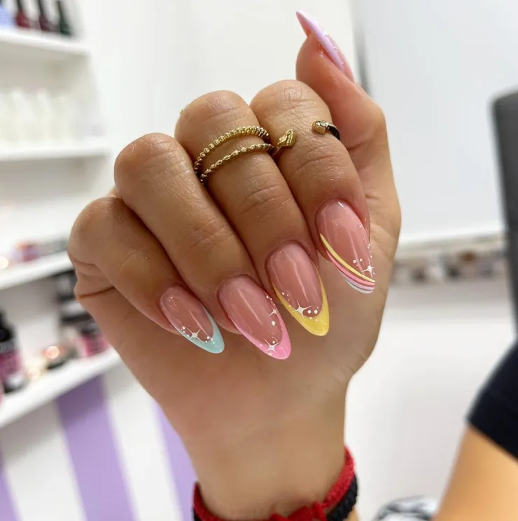 7 diseños de uñas almendra para la primavera 2026: puedes usarlas en cortas o largas
