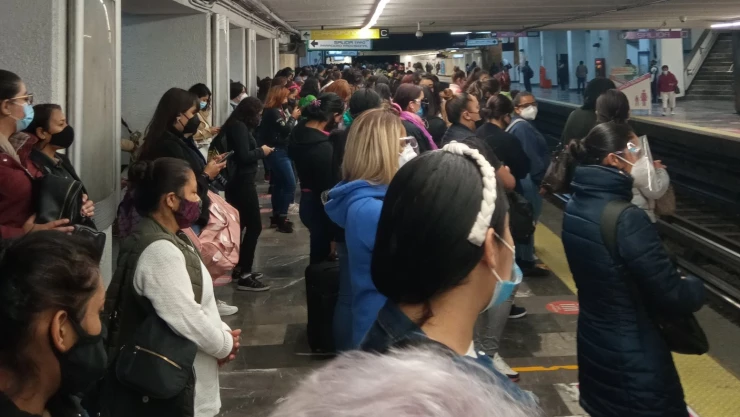 Retrasos y aglomeraciones en Metro CDMX.jpg