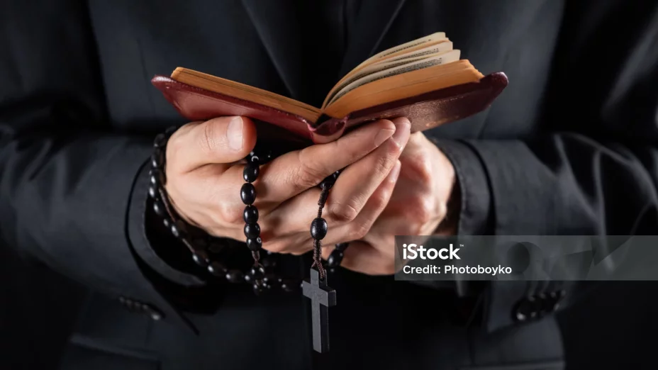 sacerdote.jpg