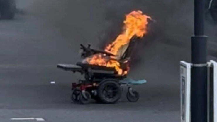 Atacan-a-hombre-en-silla-de-ruedas-y-le-prenden-fuego-en-calle-céntrica-de-Utrecht_-Países-Bajos.webp