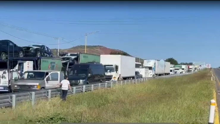 ¡Toma rutas alternas! Hay cierres viales en estas carreteras de Michoacán hoy martes 14 de octubre (1).jpg