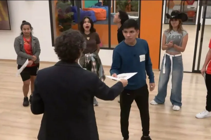 Brandon quedó impactado al escuchar la canción que le asignó Héctor Martínez...
