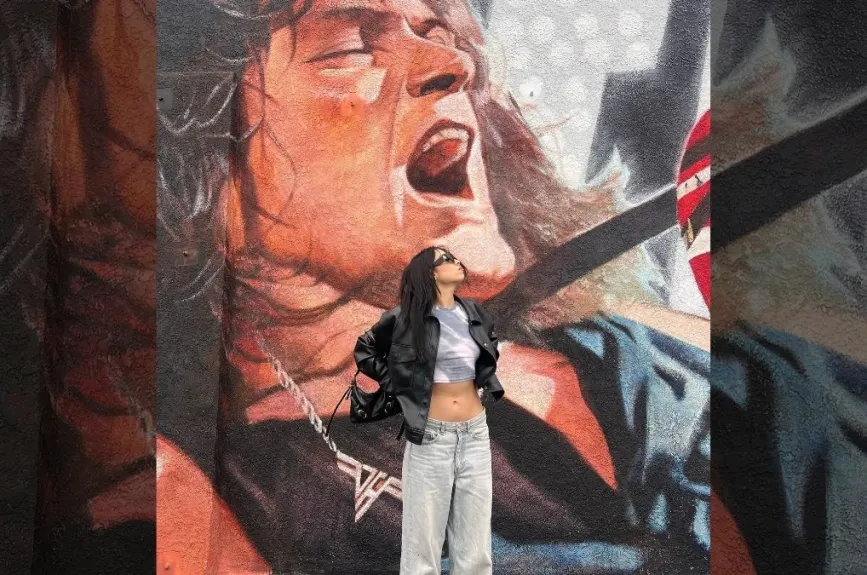 Danna Paola posando.jpg