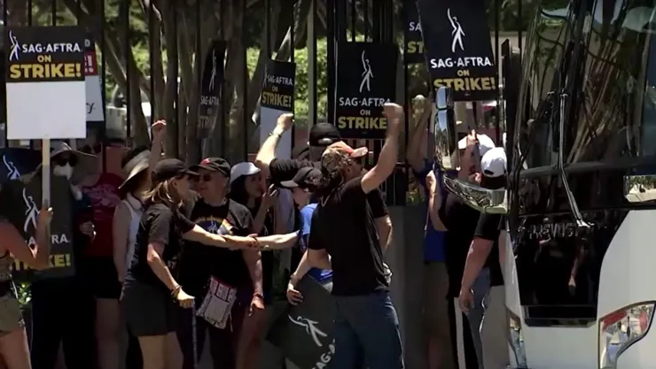 Termina huelga de actores en Hollywood