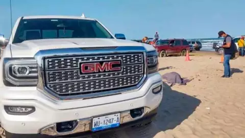 Muere joven atropellado mientras estaba enterrado en la playa