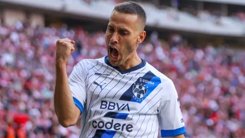Sergio Canales celebra un gol con Monterrey