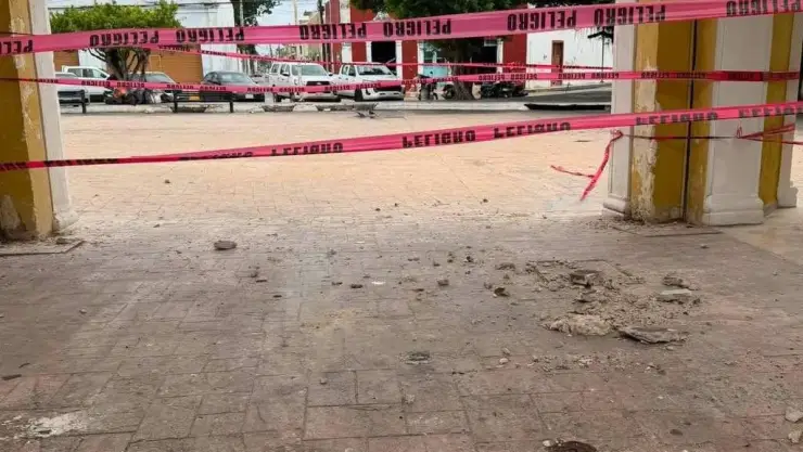 ¡Peligro! Colapsa TORRE con emblemático RELOJ en la Península de Yucatán; enciende las alarmas