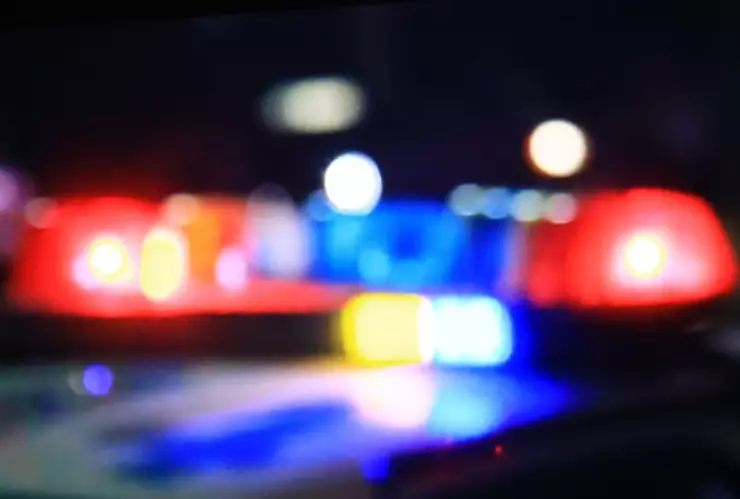 Mujer apuñala a niño de 3 años