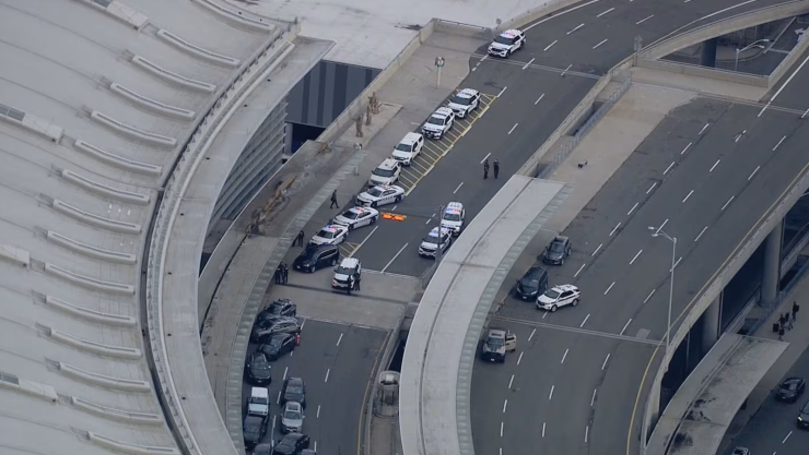 Tiroteo en el aeropuerto de Toronto deja una persona abatida.