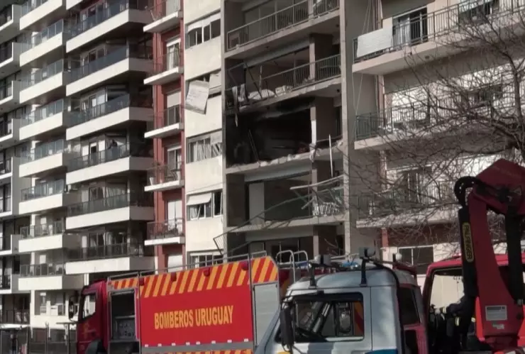 Explosión de edificio en Montevideo deja 10 heridos, familias damnificadas y cuantiosos daños.