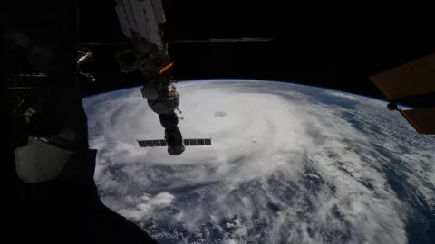 Las imágenes desde la Estación Espacial Internacional muestran la fuerza del tifón Ragasa