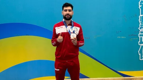 El kickboxer Héctor Solorio gana la medalla de segundo lugar en The World Games.