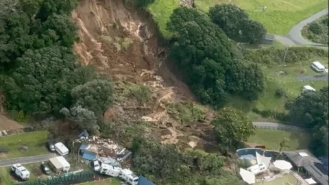 Deslizamientos de tierra dejan dos muertos y desaparecidos en Nueva Zelanda